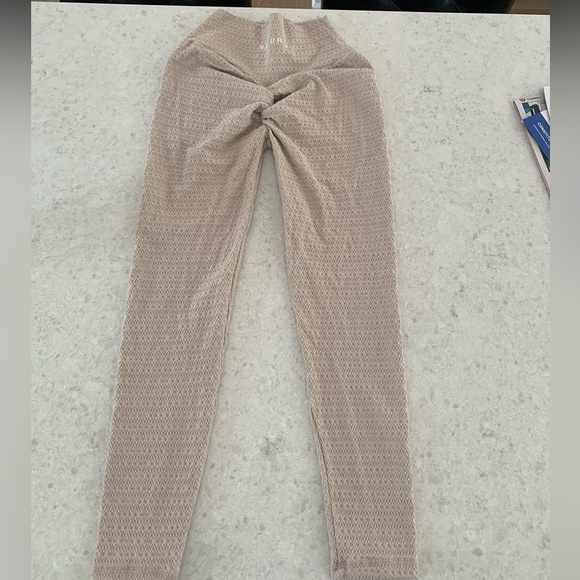 Naturyl by Nikyee Heaton leggings  size small very stretchy - Picture 2 of 4